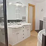 Complet Avec Exterieurs, 4 Chambres, 8 Personnes