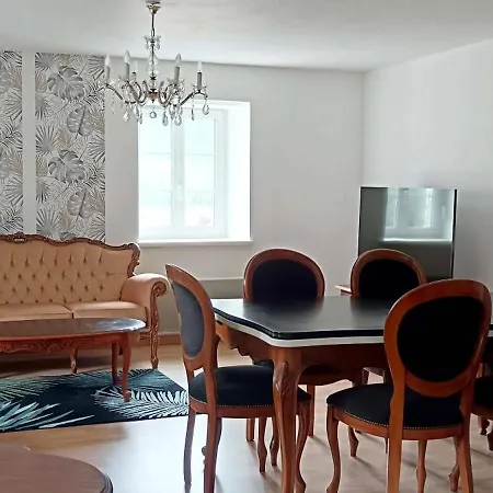 Complet Avec Exterieurs, 4 Chambres, 8 Personnes